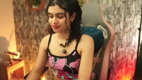 Salom independent model online show from July 15, 9:20 pm