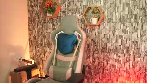 Salom independent model online show from July 20, 6:43 pm