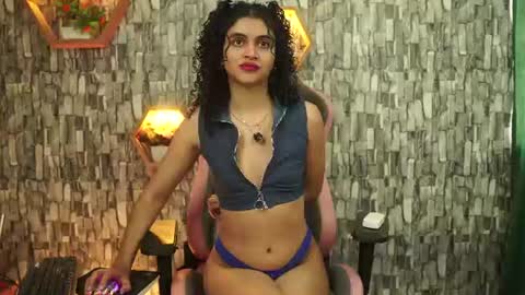 Salom independent model online show from July 31, 8:08 pm