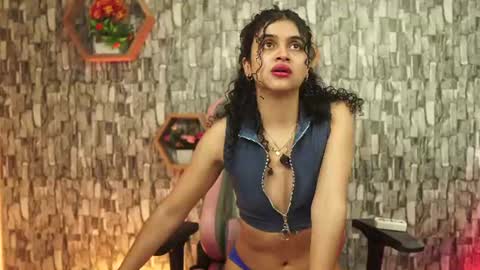 Salom independent model online show from August 4, 9:06 pm