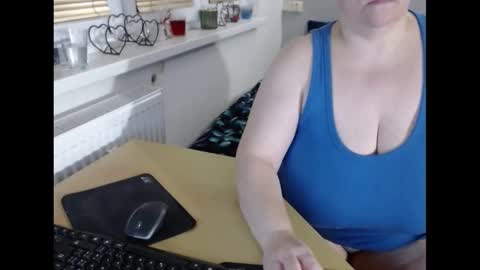 Sweetboobs85h online show from January 29, 4:41 pm