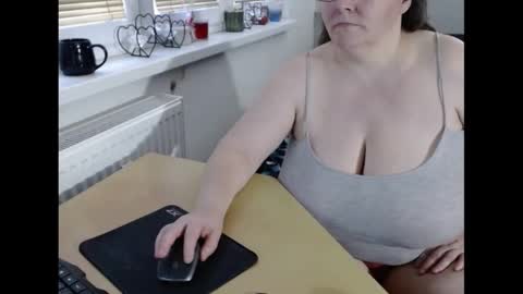 Sweetboobs85h online show from February 12, 1:16 pm