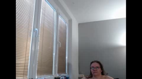 Sweetboobs85h online show from February 18, 3:21 pm