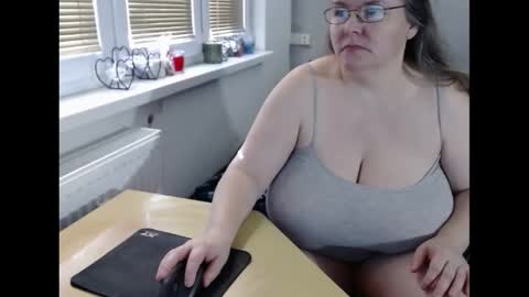 Sweetboobs85h online show from March 5, 7:16 am