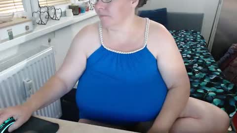 Sweetboobs85h online show from September 19, 7:25 pm