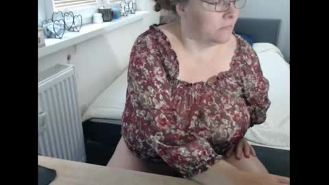 Snapshot of sweetboobs85h chatting on October 4, 10:02 am Sweetboobs85h online show from October 4, 10:02 am