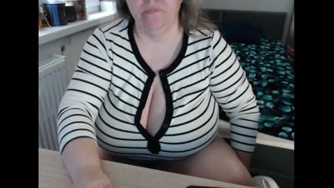 Sweetboobs85h online show from February 26, 9:41 am