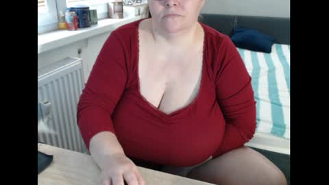 Snapshot of sweetboobs85h chatting on April 1, 1:41 pm Sweetboobs85h online show from April 1, 1:41 pm