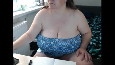Snapshot of sweetboobs85h chatting on May 31, 8:43 am Sweetboobs85h online show from May 31, 8:43 am