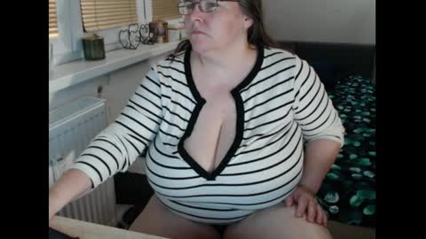Snapshot of sweetboobs85h chatting on May 31, 7:37 pm Sweetboobs85h online show from May 31, 7:37 pm