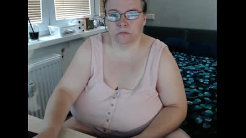 Sweetboobs85h online show from July 15, 11:15 am