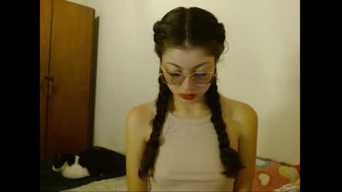 sweetcalm_ online show from April 27, 3:37 am