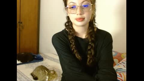 sweetcalm_ online show from May 8, 5:02 am