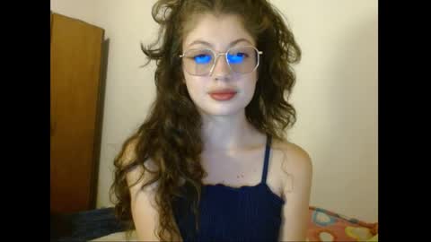 sweetcalm_ online show from May 17, 4:21 am