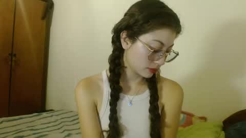 sweetcalm_ online show from May 25, 9:32 pm