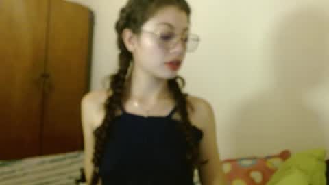 sweetcalm_ online show from May 26, 10:17 pm