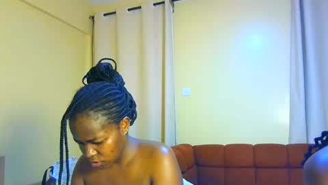 melsy online show from June 14, 4:42 pm