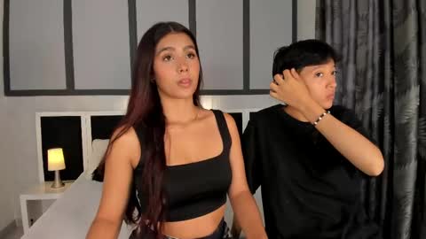 Snapshot of sweetcoupple chatting on October 3, 11:51 am Eva Short hair girl - Victoria Long red hair online show from October 3, 11:51 am