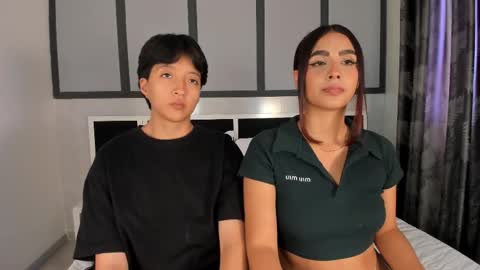 Snapshot of sweetcoupple chatting on October 14, 6:31 pm Eva Short hair girl - Victoria Long red hair online show from October 14, 6:31 pm