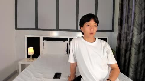 Snapshot of sweetcoupple chatting on October 16, 5:58 pm Eva Short hair girl - Victoria Long red hair online show from October 16, 5:58 pm