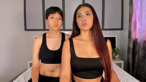 Snapshot of sweetcoupple chatting on November 10, 8:19 pm Eva Short hair girl - Victoria Long red hair online show from November 10, 8:19 pm