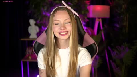 Lina online show from March 11, 4:24 pm