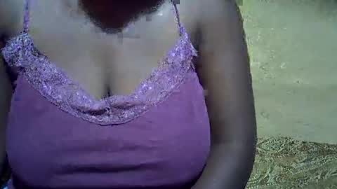 Snapshot of sweetdivah2 chatting on April 26, 5:10 pm divinah online show from April 26, 5:10 pm