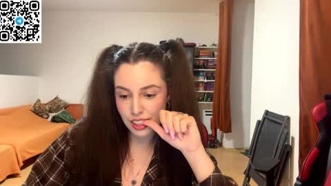 Snapshot of sweetfenomen67 chatting on June 4, 7:09 pm Joanna online show from June 4, 7:09 pm