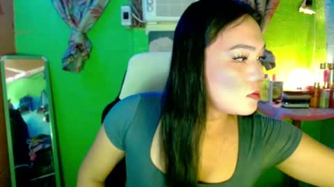 Snapshot of sweetgirl_kathy chatting on April 18, 10:52 am Kathy online show from April 18, 10:52 am