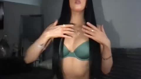 Snapshot of sweetgraciexo chatting on October 2, 2:51 am Gracie online show from October 2, 2:51 am