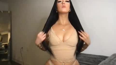 Snapshot of sweetgraciexo chatting on October 30, 2:57 am Gracie online show from October 30, 2:57 am