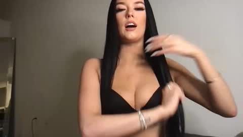 Snapshot of sweetgraciexo chatting on November 18, 3:23 am Gracie online show from November 18, 3:23 am