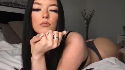 Snapshot of sweetgraciexo chatting on December 2, 4:07 am Gracie online show from December 2, 4:07 am