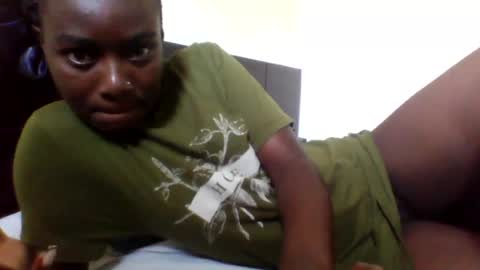Snapshot of sweetgurl05 chatting on June 19, 7:01 am sweetgurl05 online show from June 19, 7:01 am