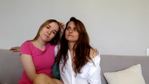 Snapshot of sweetharts69 chatting on July 14, 5:56 am Alina and Mia online show from July 14, 5:56 am