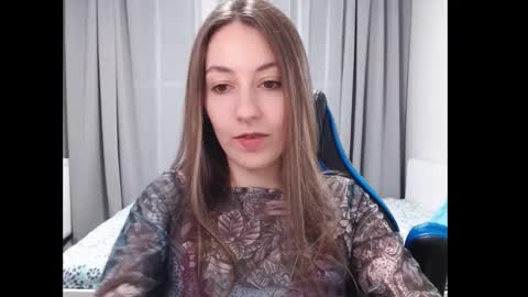 Snapshot of sweetheart_77 chatting on December 11, 2:52 am Emma online show from December 11, 2:52 am