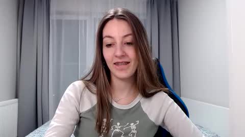 Snapshot of sweetheart_77 chatting on January 20, 12:46 am Emma online show from January 20, 12:46 am