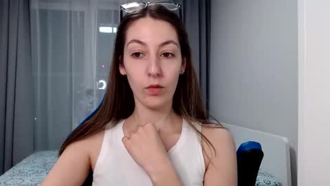 Snapshot of sweetheart_77 chatting on January 29, 12:22 am Emma online show from January 29, 12:22 am