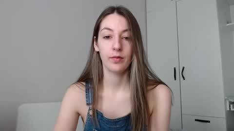 Snapshot of sweetheart_77 chatting on March 4, 8:24 am Emma online show from March 4, 8:24 am