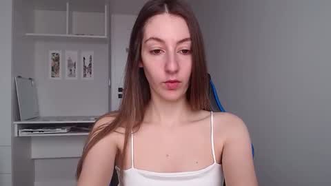 Snapshot of sweetheart_77 chatting on November 11, 11:32 am Emma online show from November 11, 11:32 am