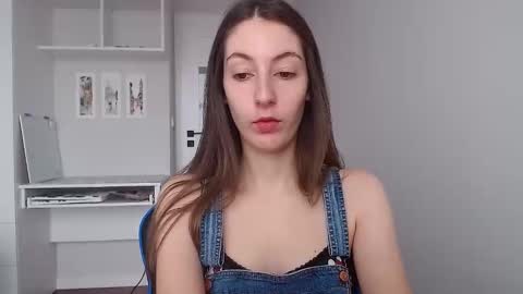 Snapshot of sweetheart_77 chatting on November 13, 9:19 am Emma online show from November 13, 9:19 am