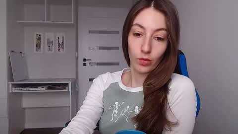 Snapshot of sweetheart_77 chatting on November 21, 9:41 am Emma online show from November 21, 9:41 am