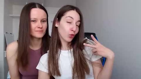 Snapshot of sweetheart_77 chatting on November 28, 11:24 am Emma online show from November 28, 11:24 am