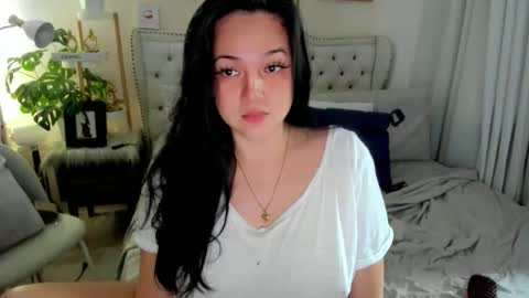 Layla online show from October 22, 2:01 am