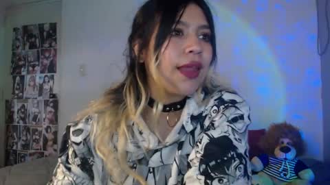 Snapshot of sweethotsin_sexy69 chatting on February 21, 11:33 am online show from February 21, 11:33 am