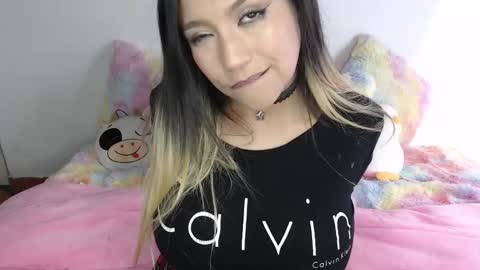 Snapshot of sweethotsin_sexy69 chatting on October 28, 1:53 am online show from October 28, 1:53 am