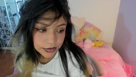 Snapshot of sweethotsin_sexy69 chatting on November 18, 11:37 pm online show from November 18, 11:37 pm