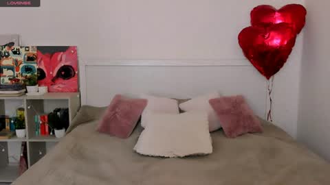 Snapshot of sweetie_candy_ chatting on June 24, 2:05 pm Hannah online show from June 24, 2:05 pm