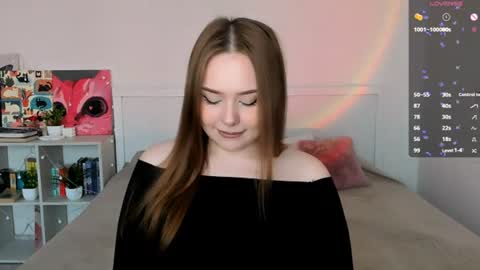 Snapshot of sweetie_candy_ chatting on August 1, 3:33 pm Hannah online show from August 1, 3:33 pm