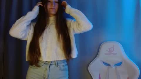 Annie online show from December 17, 8:59 pm